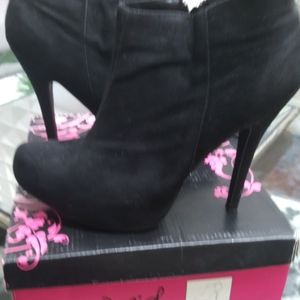 Black velvet booties Sz 8